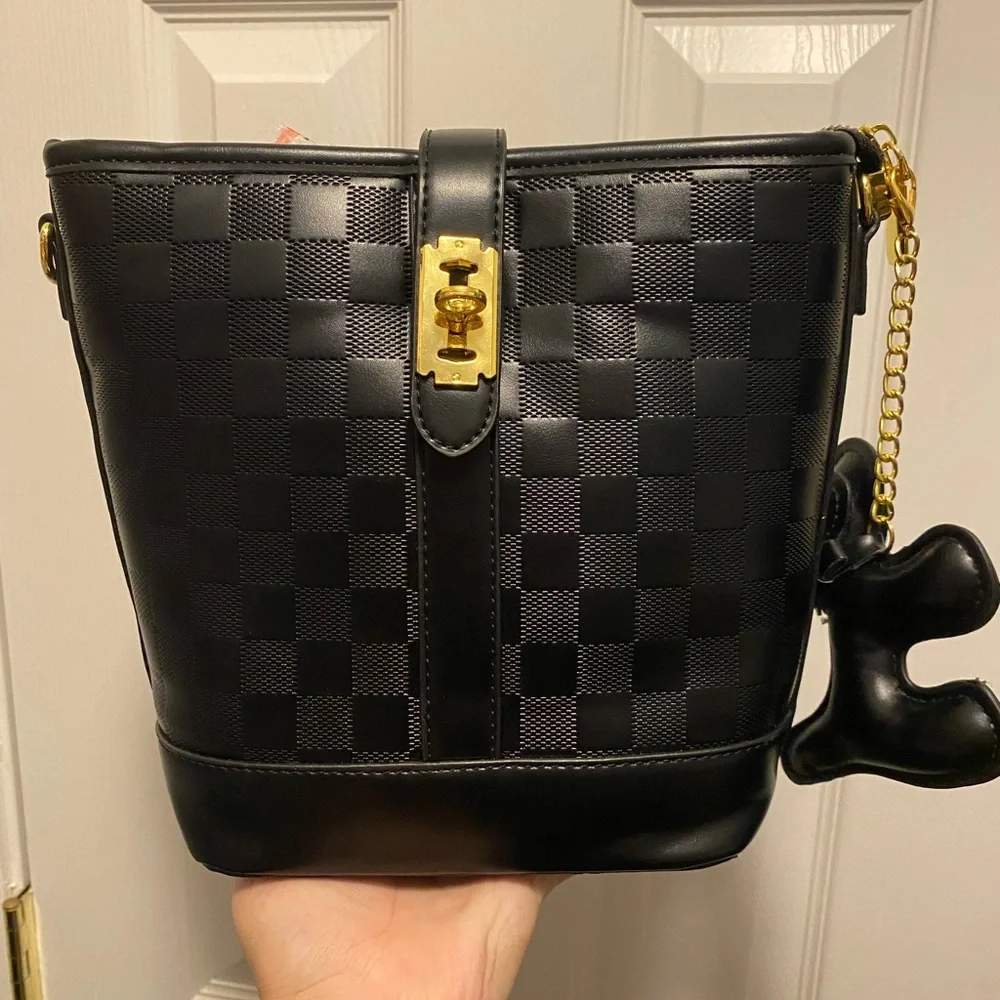 purses - Picture 1 of 7